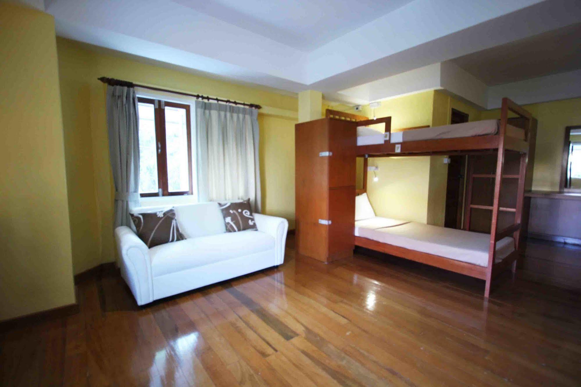 Chanchala Cafe & Hostel Hua Hin Dış mekan fotoğraf