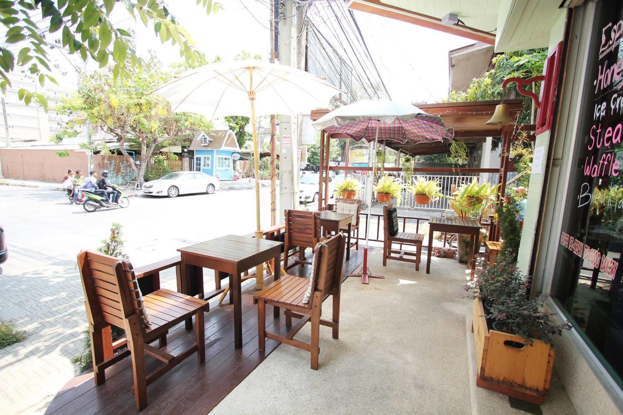 Chanchala Cafe & Hostel Hua Hin Dış mekan fotoğraf